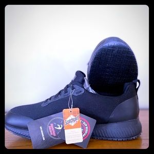 Women’s Skechers slip resistant sneakers sz 11